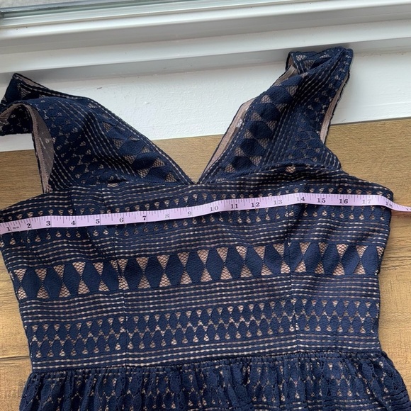 Bcbgmaxazria Women’s Camielle Mini Dress SZ 8  Sleeveless V Neck Lace Color Navy - Picture 5 of 9